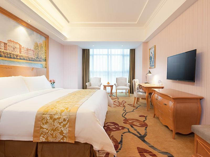 Vienna Hotel Nanxiong Екстериор снимка