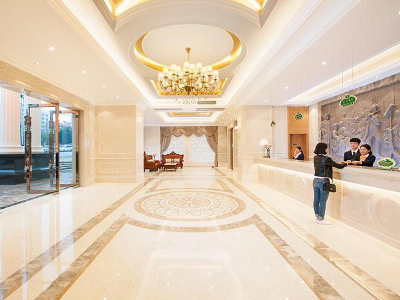 Vienna Hotel Nanxiong Екстериор снимка